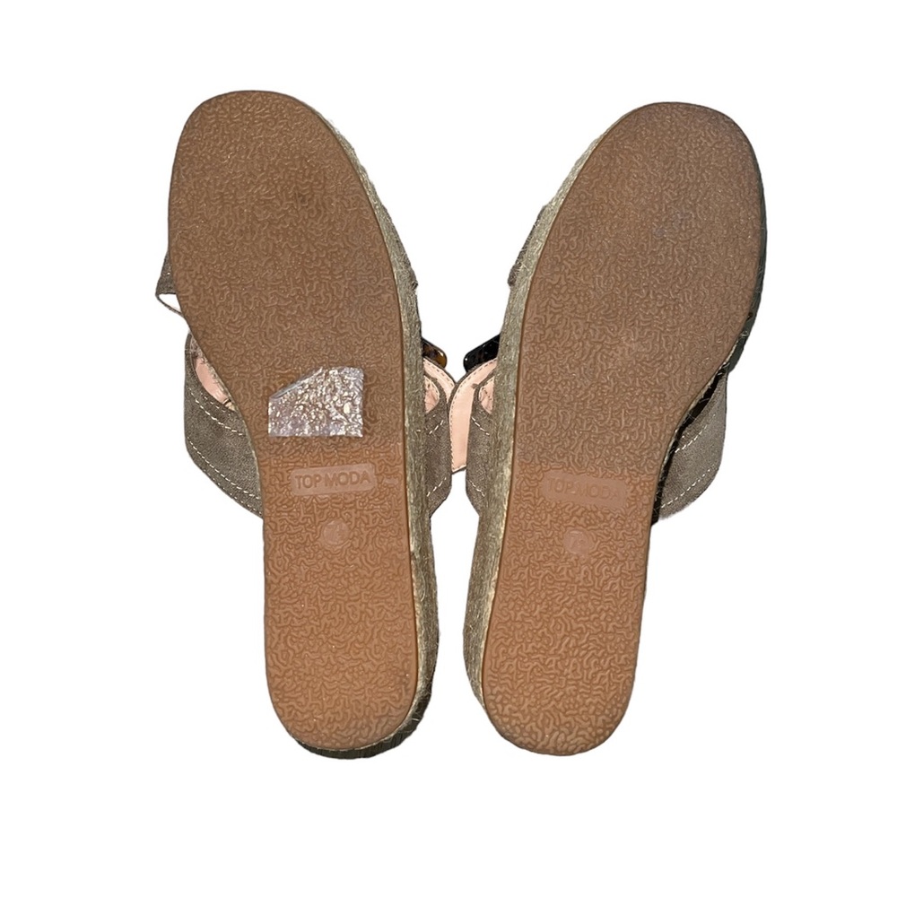 TOP Moda Women’s Tan Slip On Wedge Shoes Size 7.5 Buckle Platform Suede Sandals - Picture 9 of 10